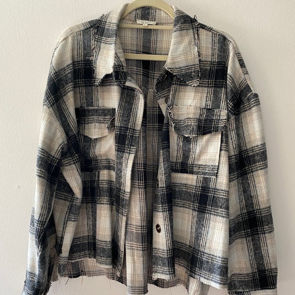 Women's Cropped Plaid Shacket - Lightweight Jacket - Black, Cream Size L - NWOT